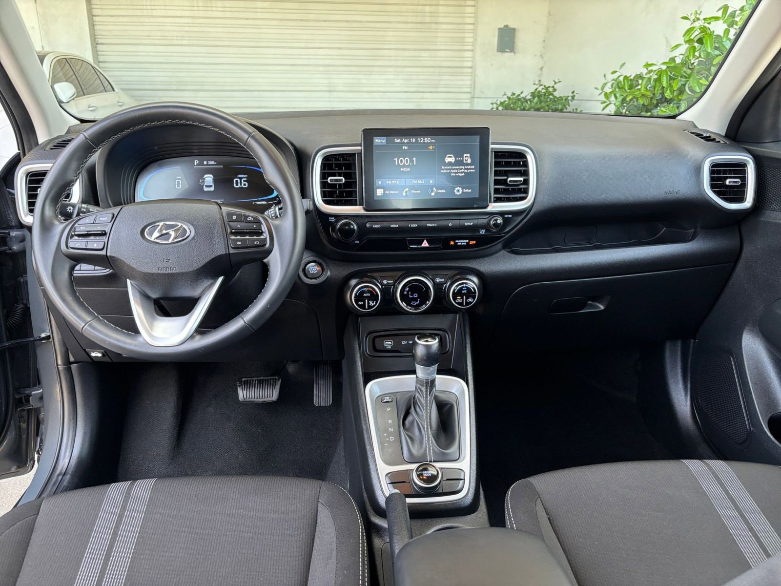 Used 2025 Hyundai Venue SEL image 34