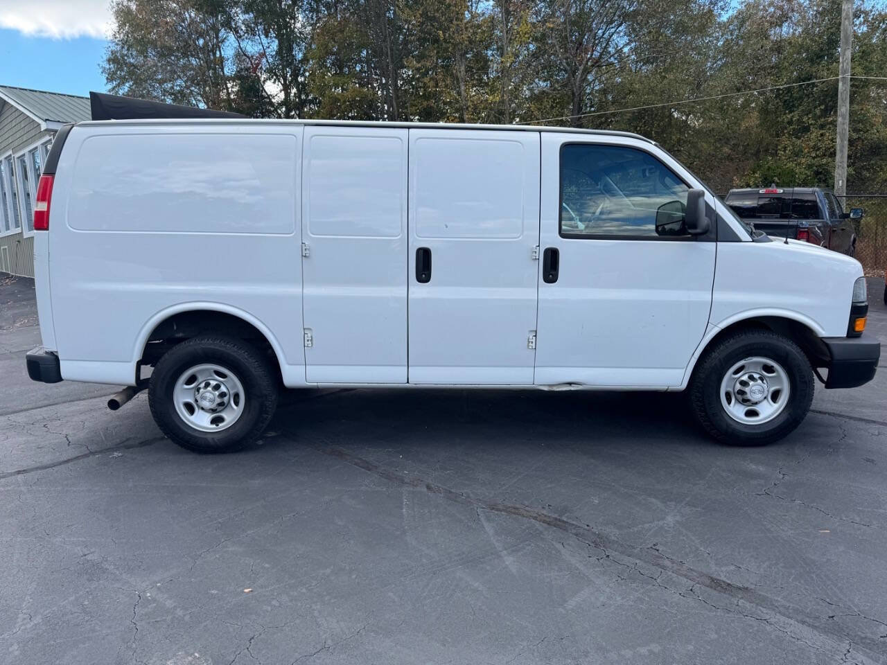 Used 2018 Chevrolet Express 2500 image 6