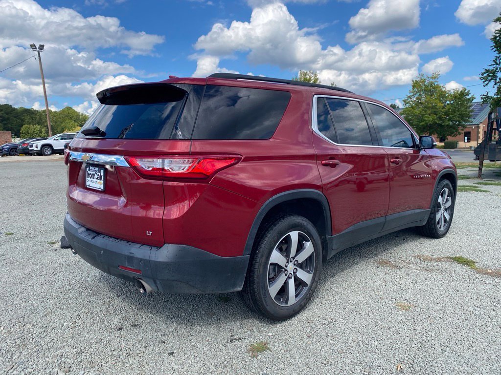 Used 2020 Chevrolet Traverse LT w/ LT Premium Package FWD image 3