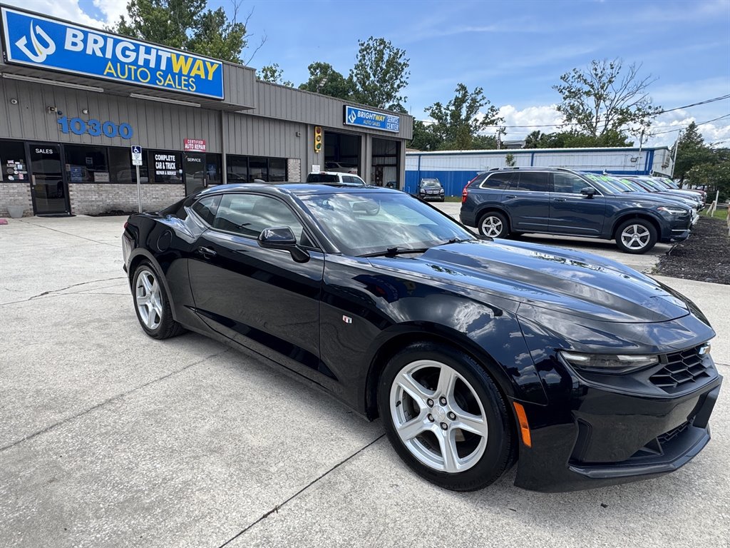 Used 2020 Chevrolet Camaro LT RWD image 4