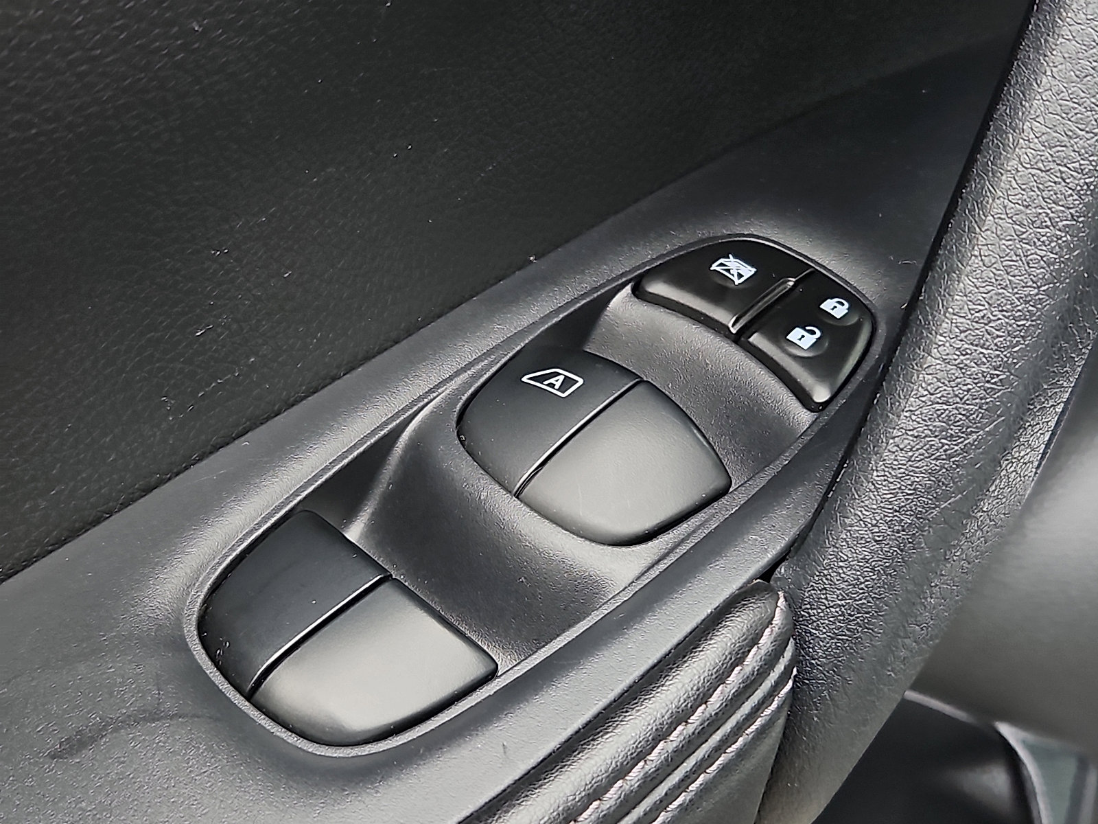 Certified 2019 Nissan Rogue S image 25