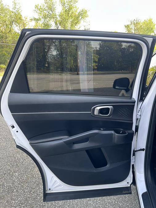 Used 2023 Kia Sorento LX image 28