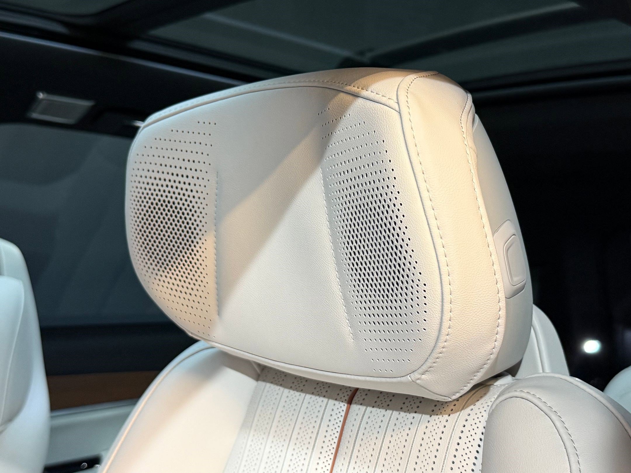 New 2026 Cadillac Vistiq Sport image 28