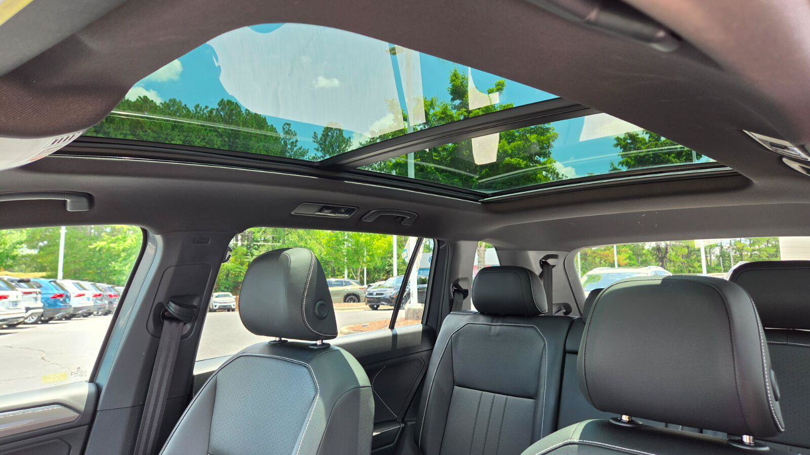 Certified 2024 Volkswagen Tiguan SE R-Line FWD image 40