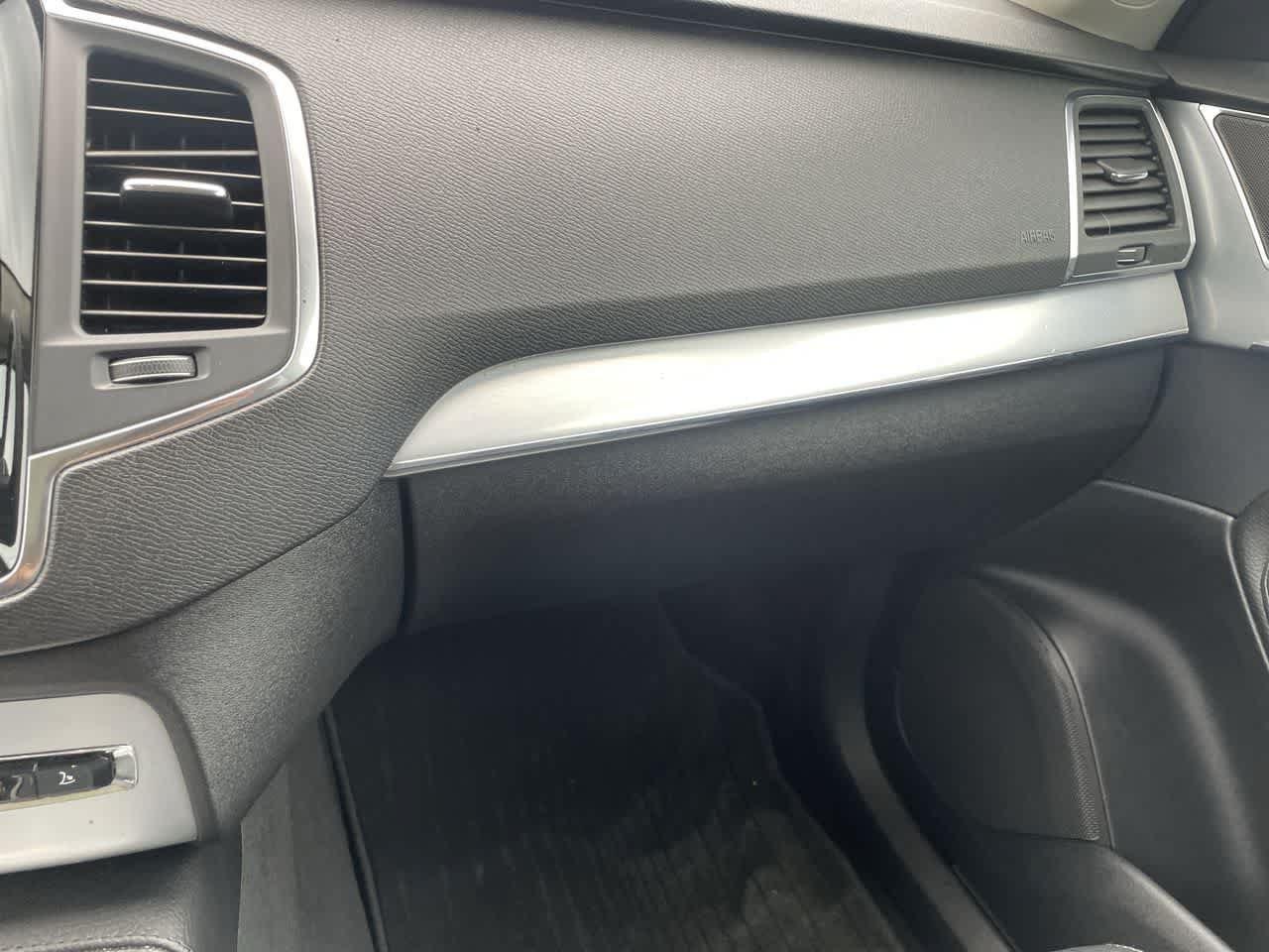 Used 2018 Volvo XC90 T5 Momentum w/ Convenience Package FWD image 16