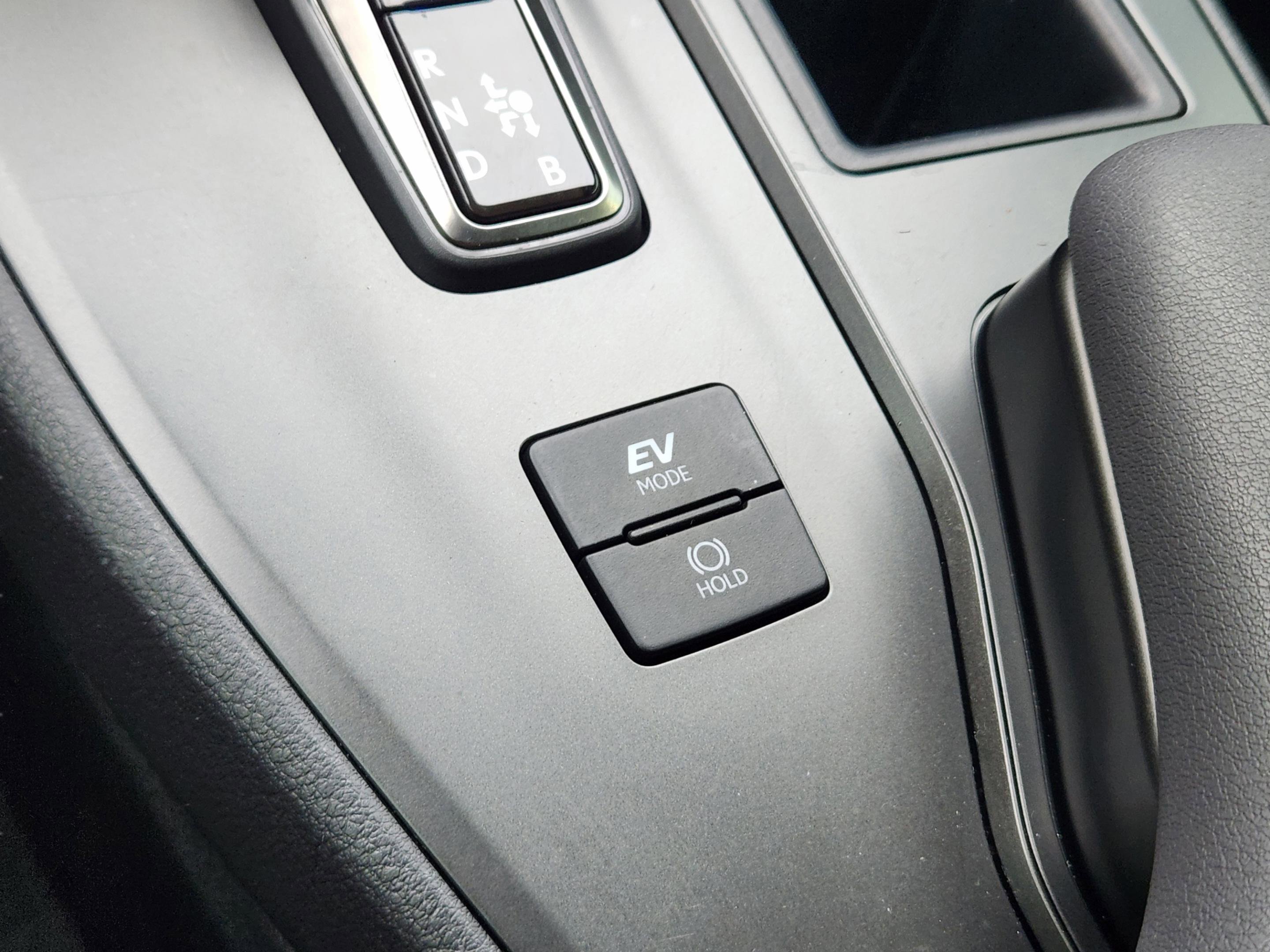 Certified 2025 Lexus UX 300h FWD w/ Accessory Package (Z1) image 33