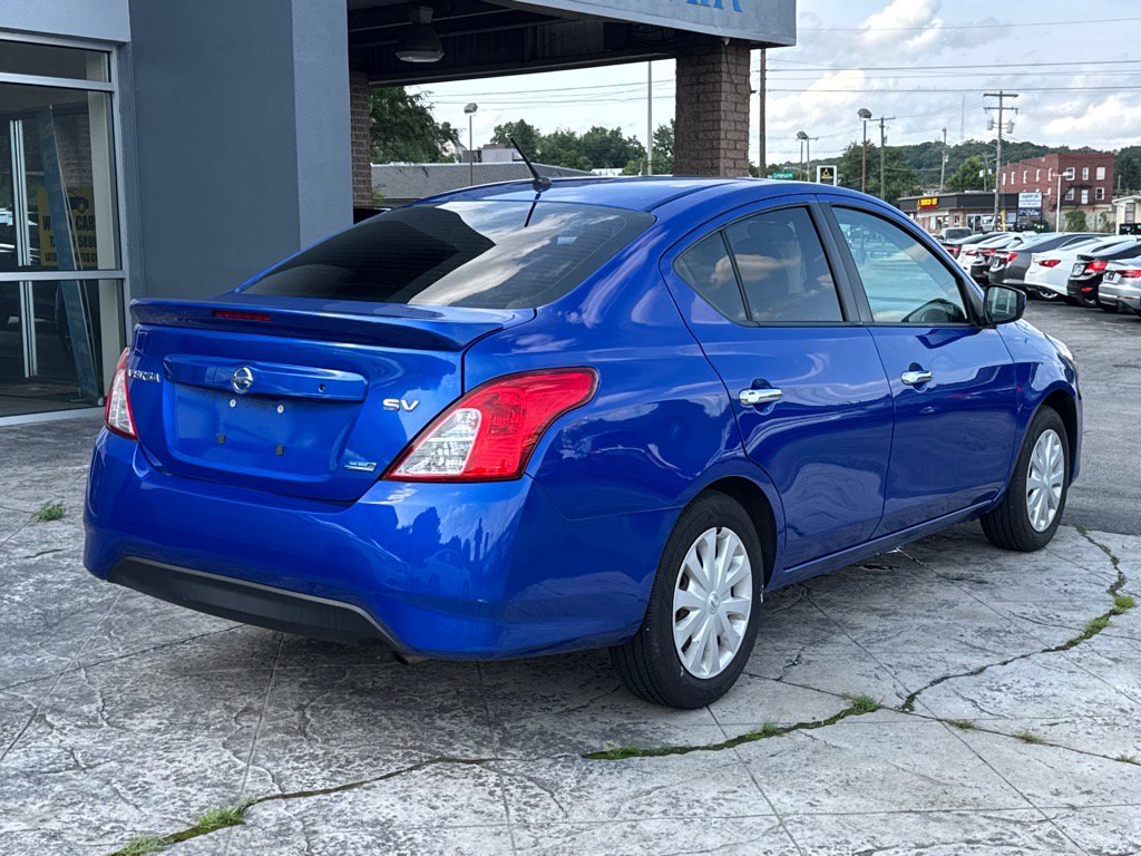 Used 2016 Nissan Versa SV FWD image 3