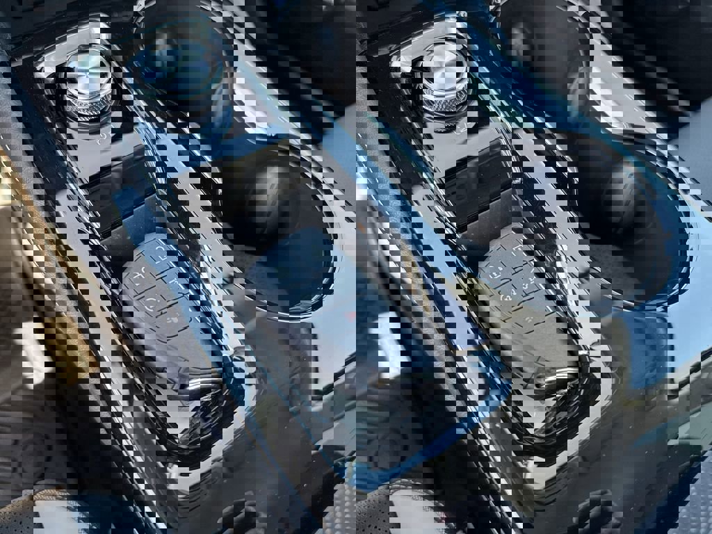 Certified 2025 Buick Envision Sport Touring image 31