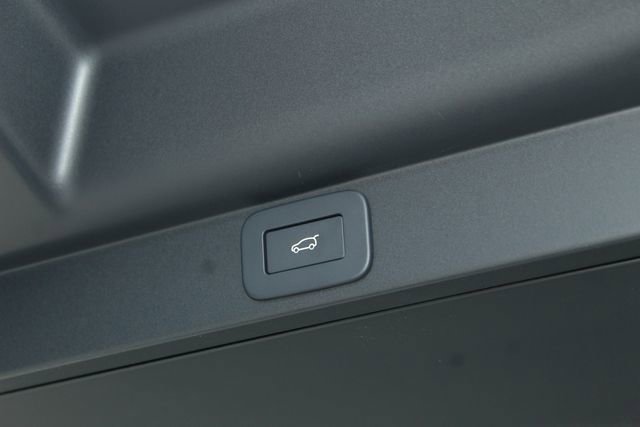 New 2026 Land Rover Range Rover Long Wheelbase SE image 13