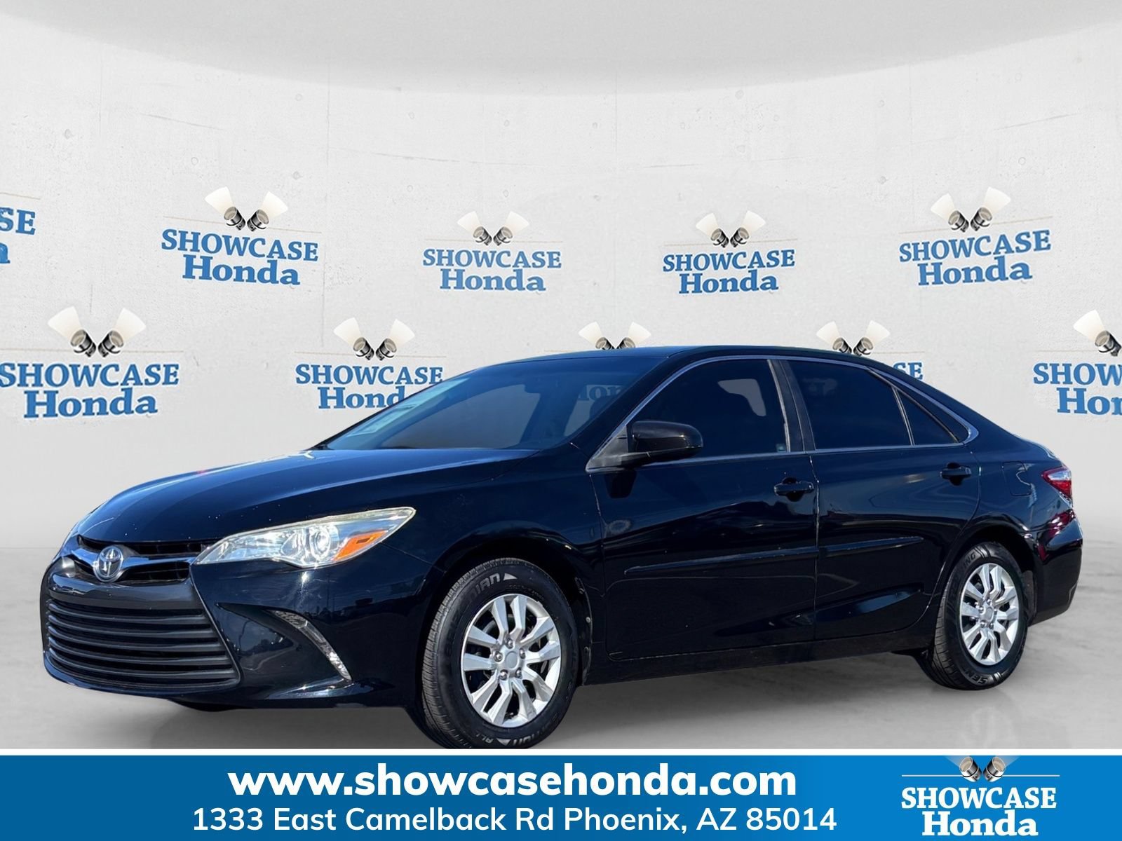 Used 2017 Toyota Camry LE FWD image 1