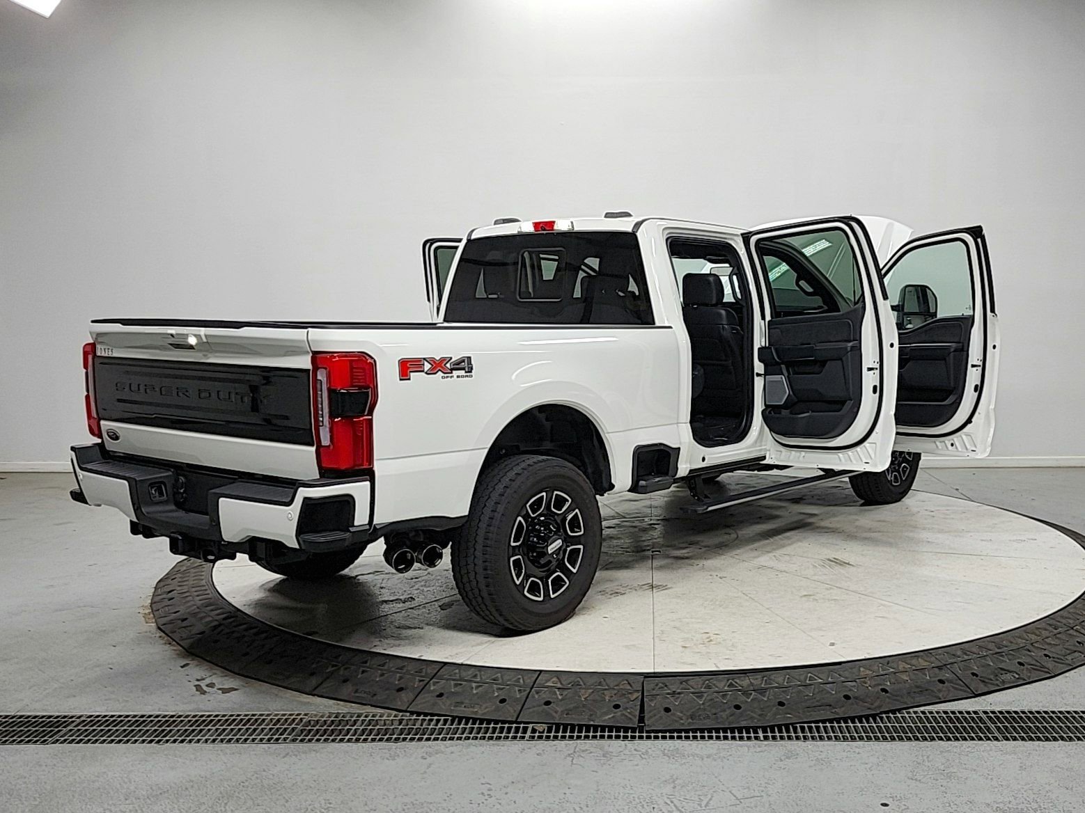 Used 2025 Ford F250 Platinum image 15