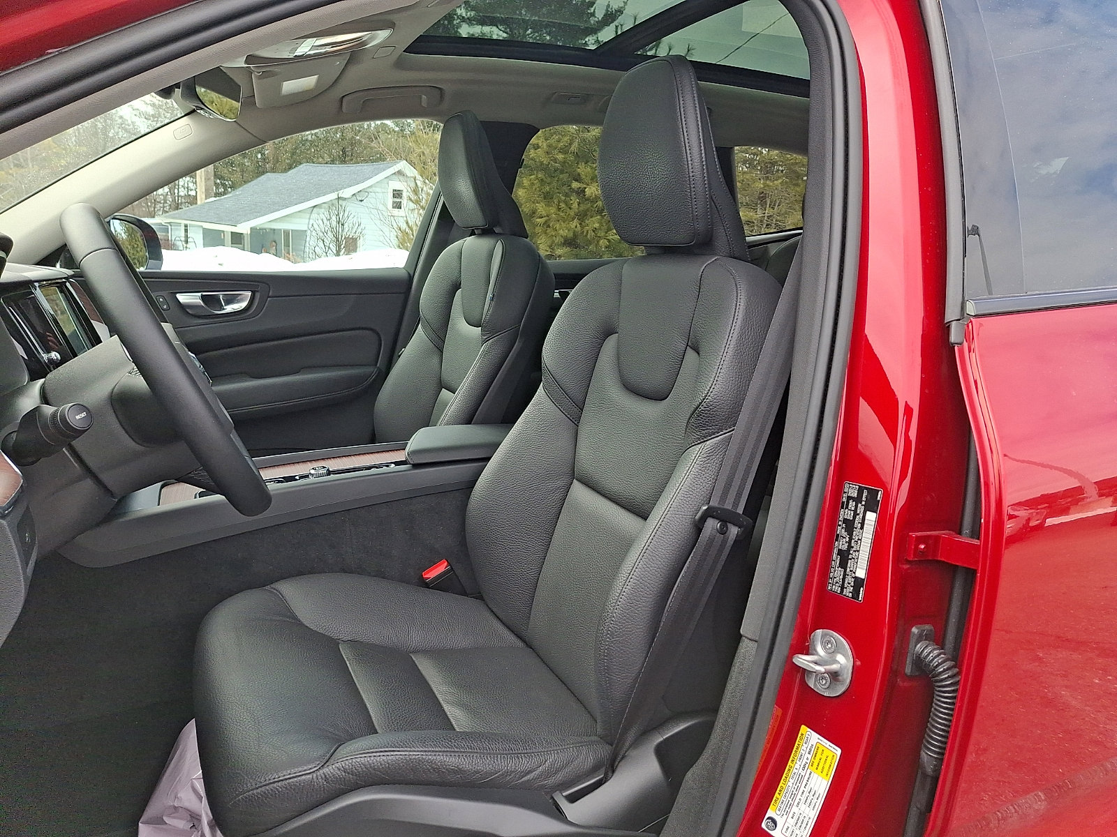 Certified 2023 Volvo XC60 B5 Plus w/ Climate Package image 13