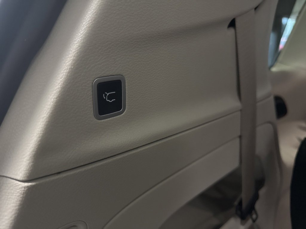 Used 2020 Chrysler Pacifica Touring-L Plus image 28