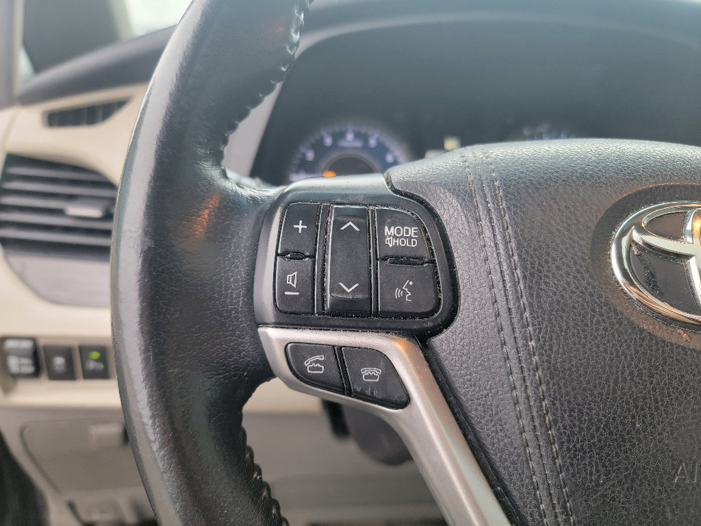 Used 2015 Toyota Sienna XLE w/ XLE Navigation Package image 15