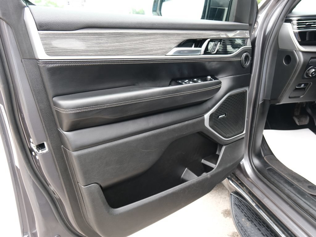Used 2022 Jeep Wagoneer Series II AWD/4WD image 15