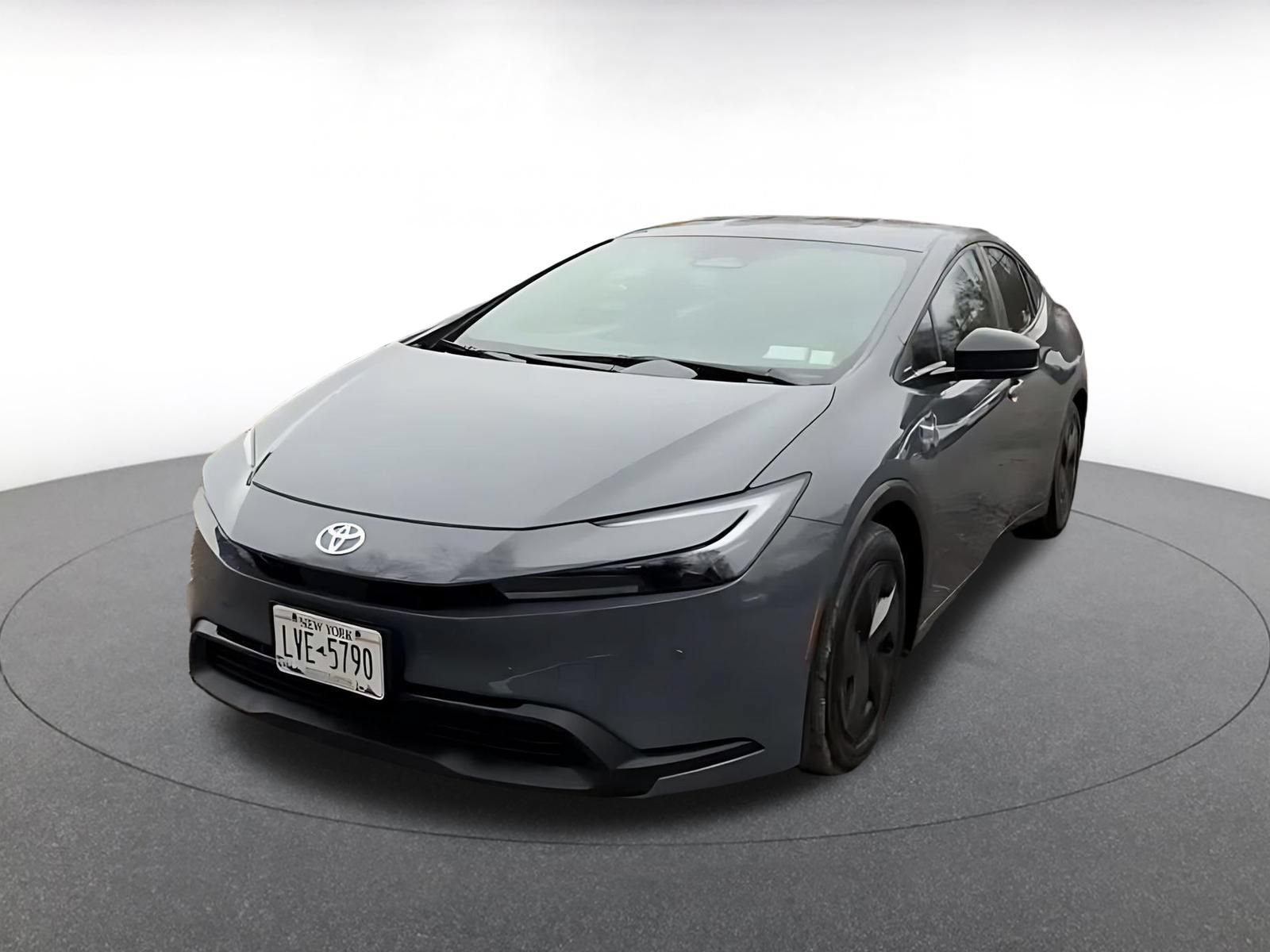 Used 2025 Toyota Prius LE FWD image 7
