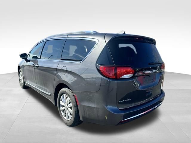 Used 2019 Chrysler Pacifica Touring-L image 5