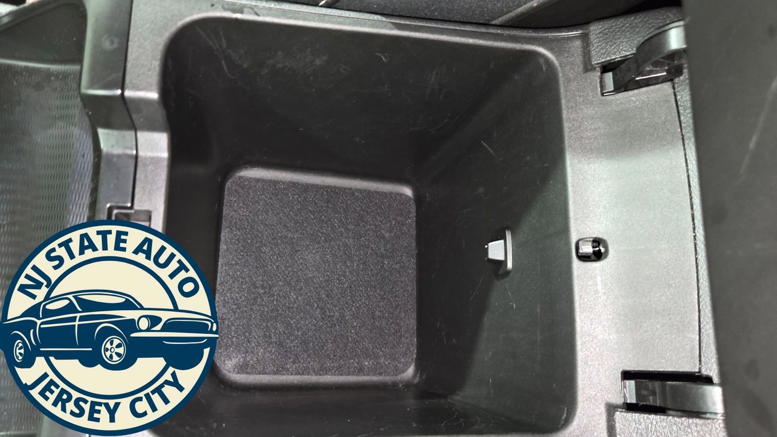 Used 2024 Jeep Grand Cherokee L Limited w/ Luxury Tech Group II image 17