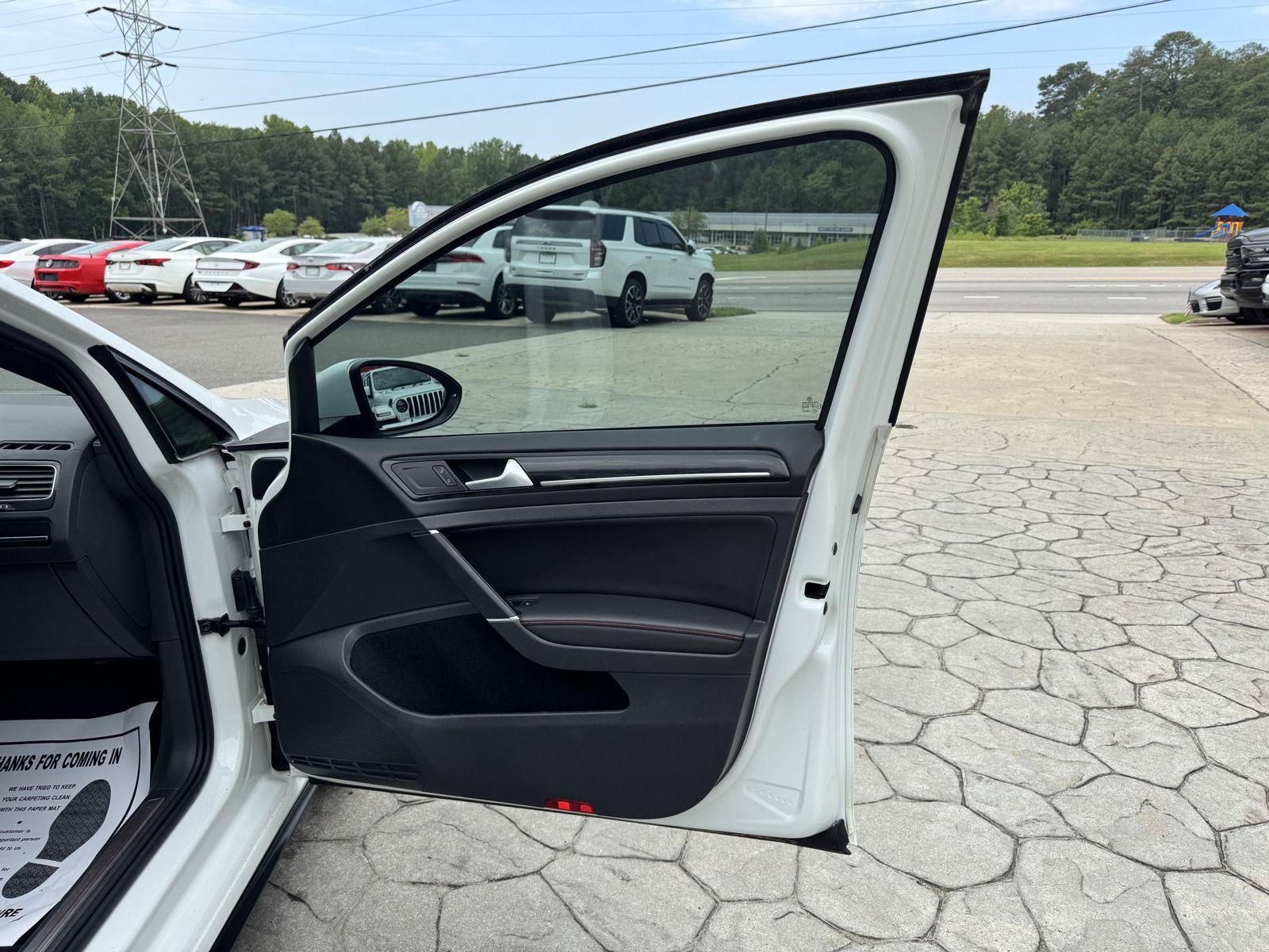 Used 2015 Volkswagen GTI SE FWD image 18