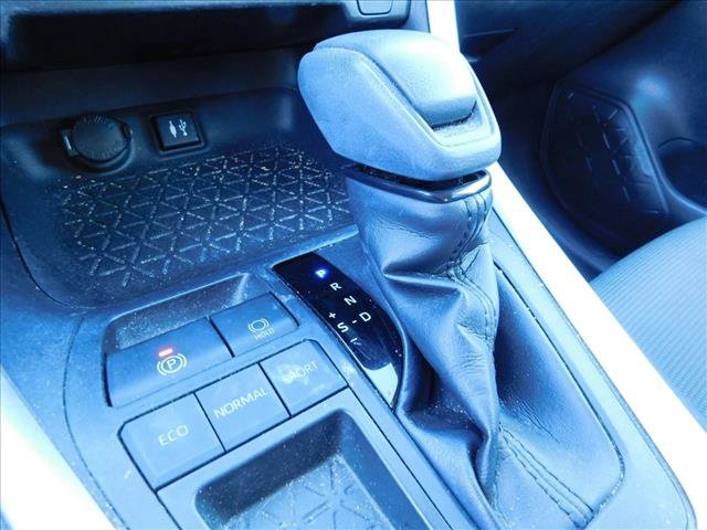 Used 2019 Toyota RAV4 LE w/ Carpet Mat Package FWD image 10