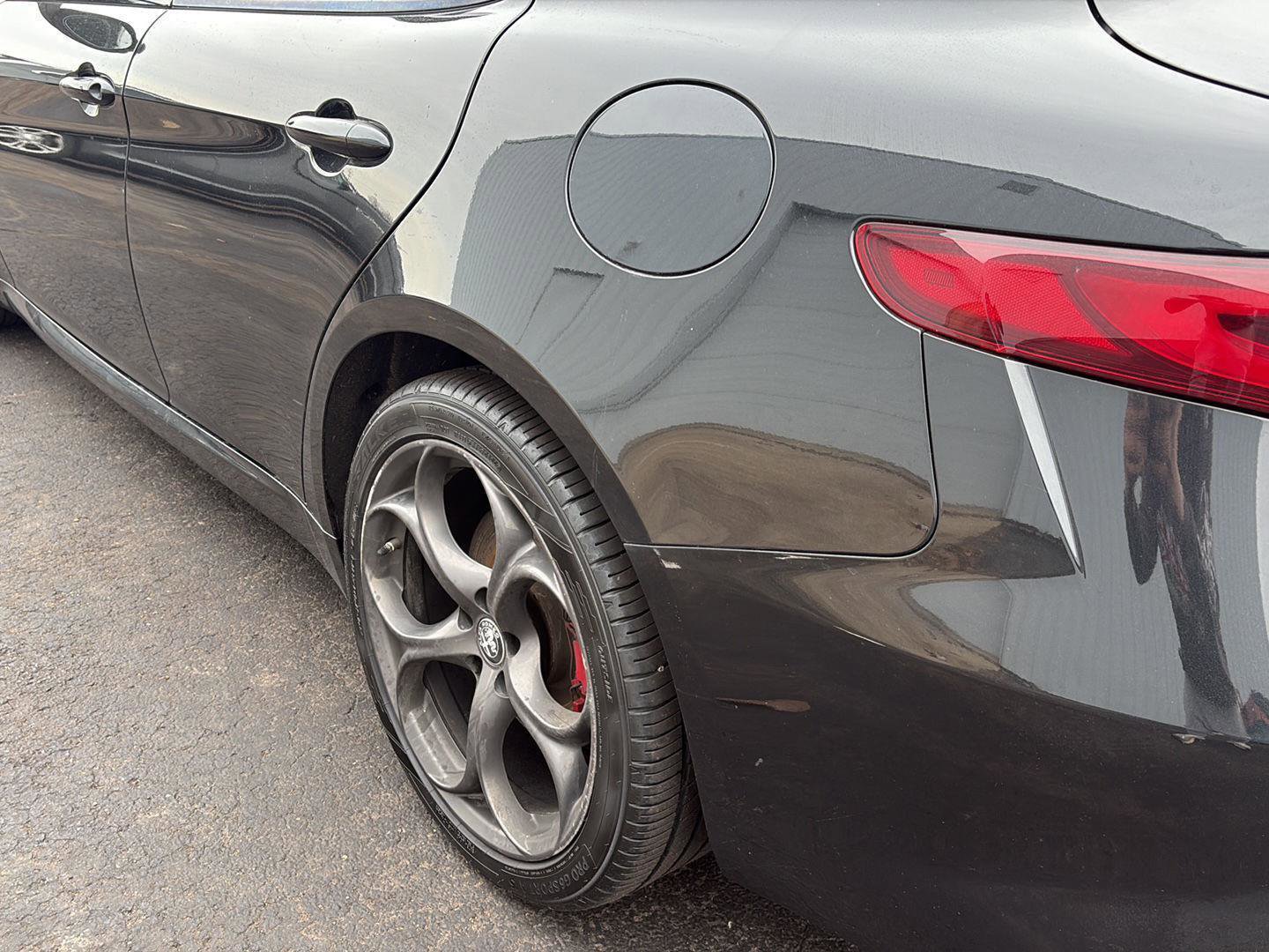 Used 2019 Alfa Romeo Giulia AWD image 4