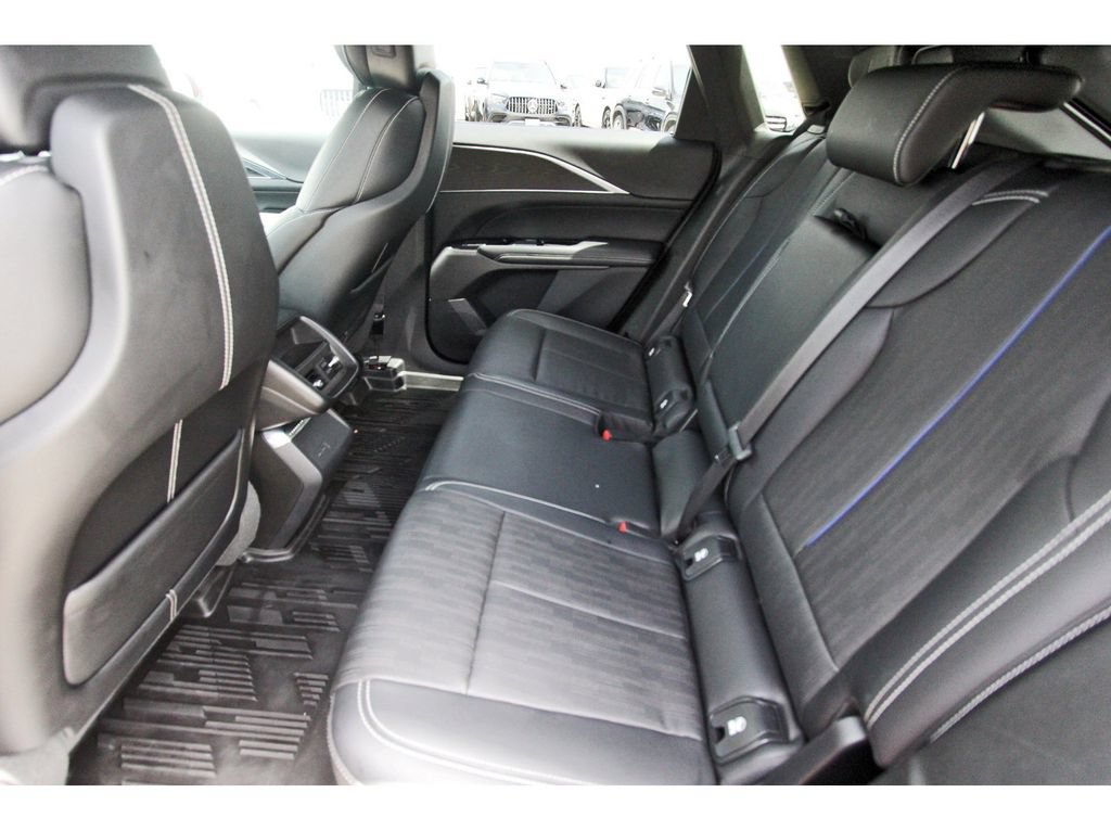 Used 2024 Cadillac Lyriq Luxury w/ LPO, Floor Liner Package AWD/4WD image 7