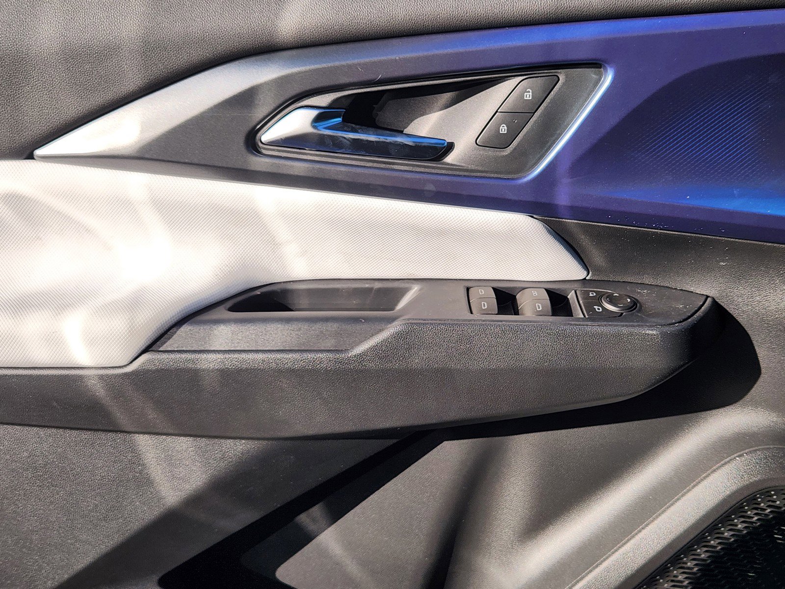 New 2026 Chevrolet Equinox EV LT image 17