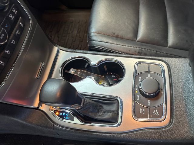 Used 2020 Jeep Grand Cherokee Laredo AWD/4WD image 27