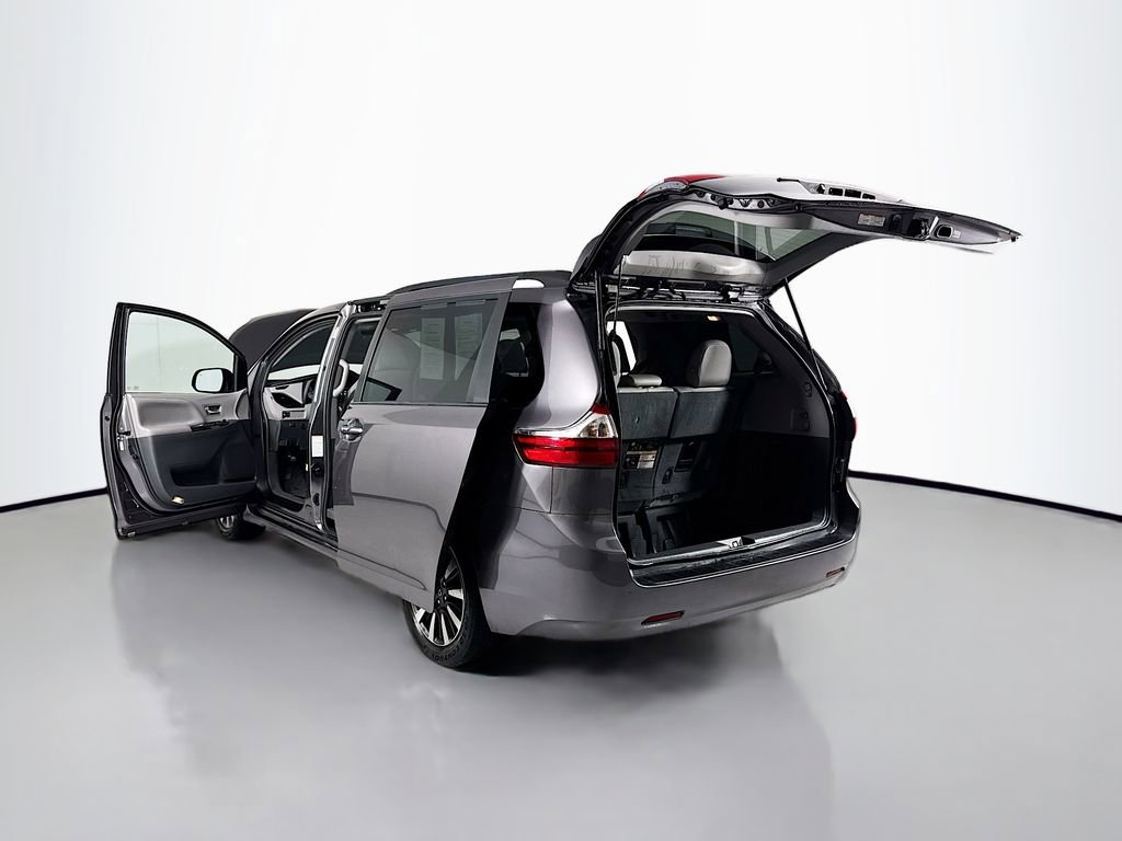Used 2019 Toyota Sienna XLE image 27