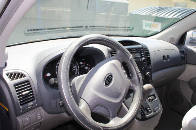Used 2007 Kia Sedona LX image 23