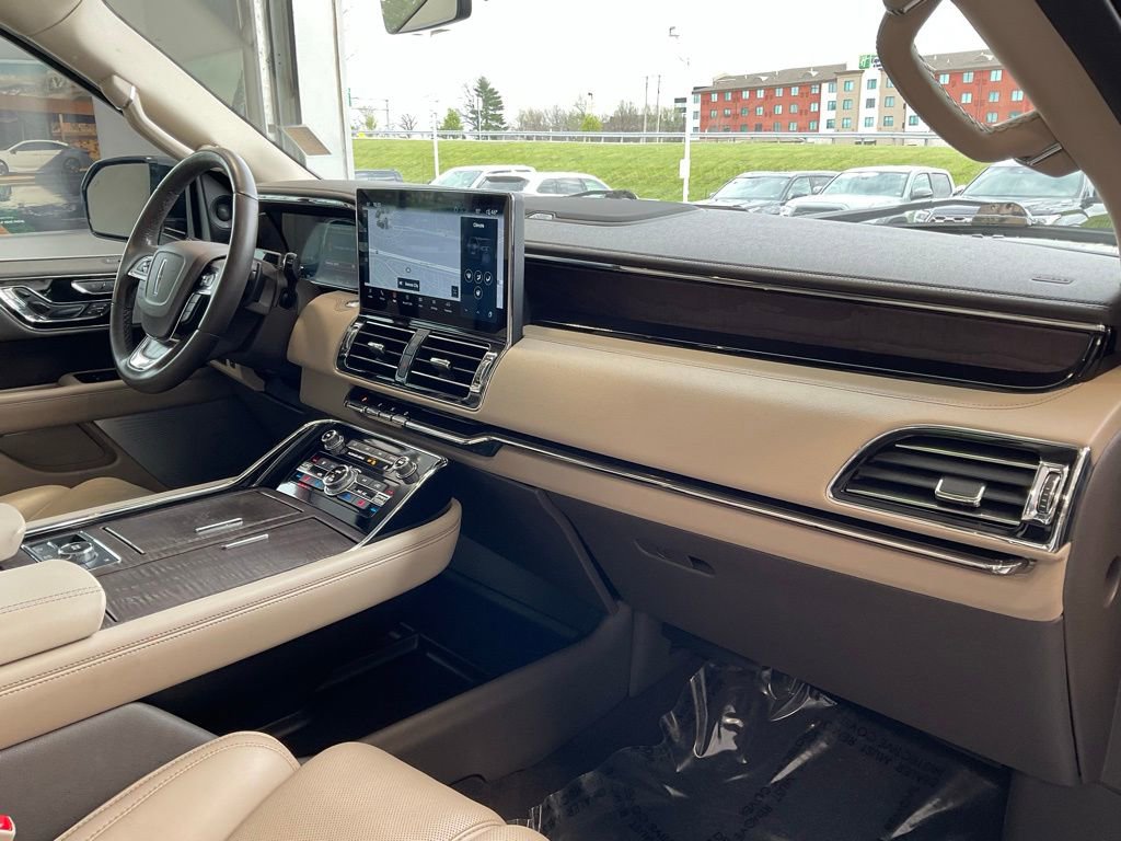 Used 2023 Lincoln Navigator Reserve image 18