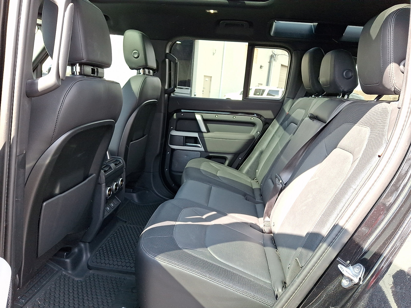 Used 2023 Land Rover Defender 110 X-Dynamic SE AWD/4WD image 5