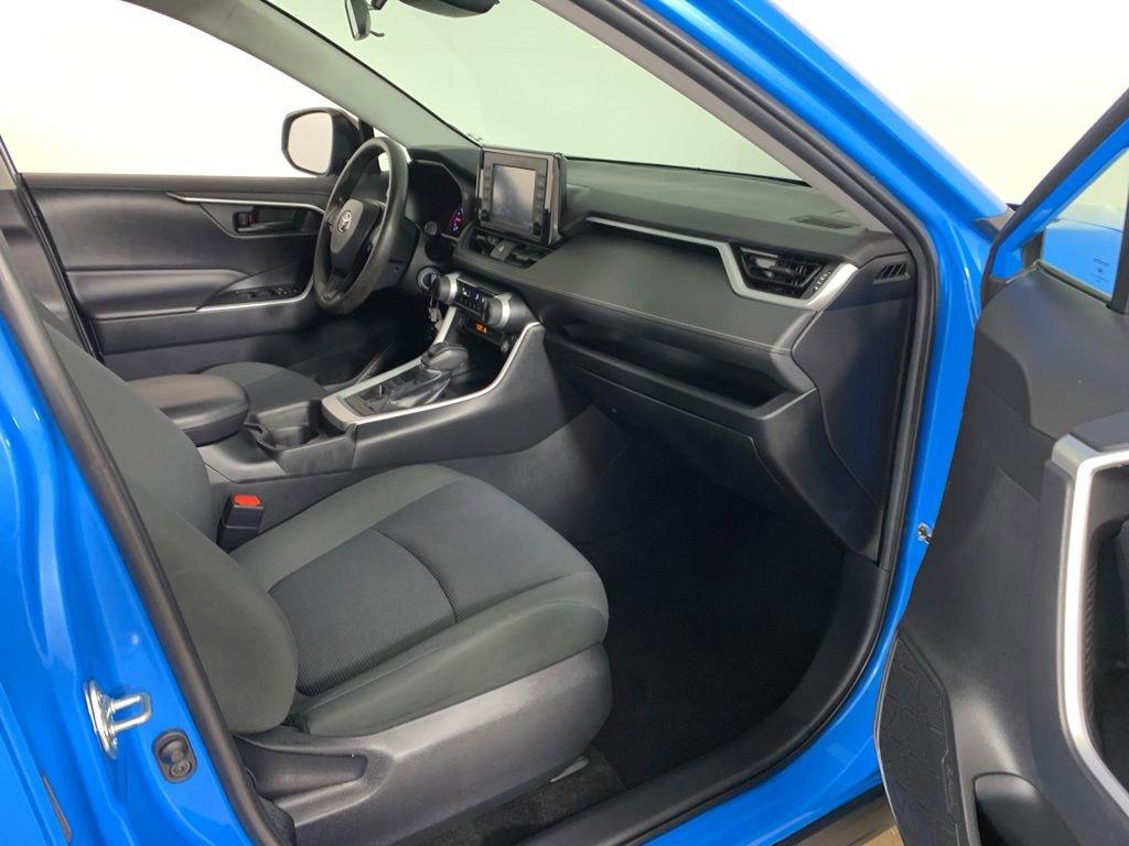 Used 2019 Toyota RAV4 LE w/ Carpet Mat Package AWD/4WD image 38