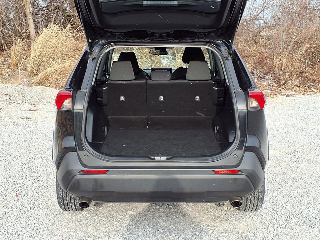 Used 2020 Toyota RAV4 XLE AWD/4WD image 29