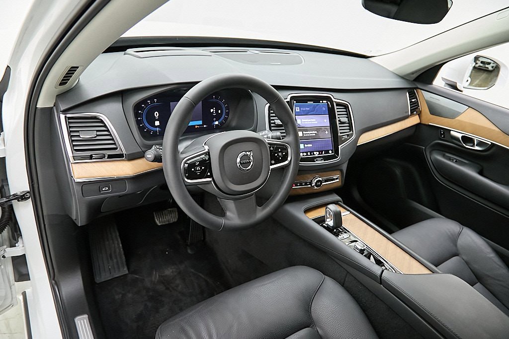 Certified 2023 Volvo XC90 B5 Plus w/ Protection Package Premier image 13