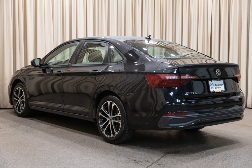 Used 2023 Volkswagen Jetta Sport FWD image 5