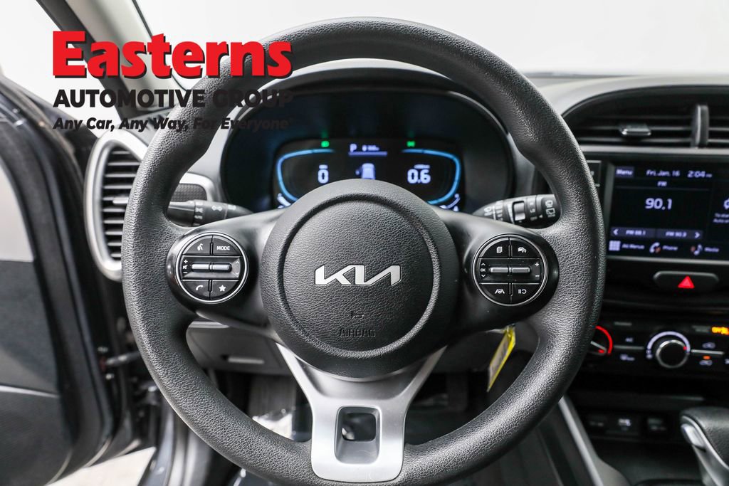 Used 2023 Kia Soul LX w/ LX Technology Package image 10