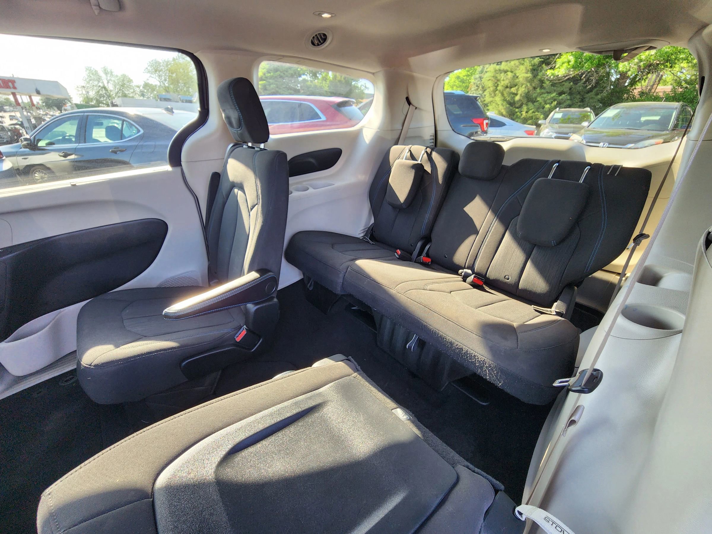 Used 2021 Chrysler Pacifica Touring w/ Cold Weather Group image 19