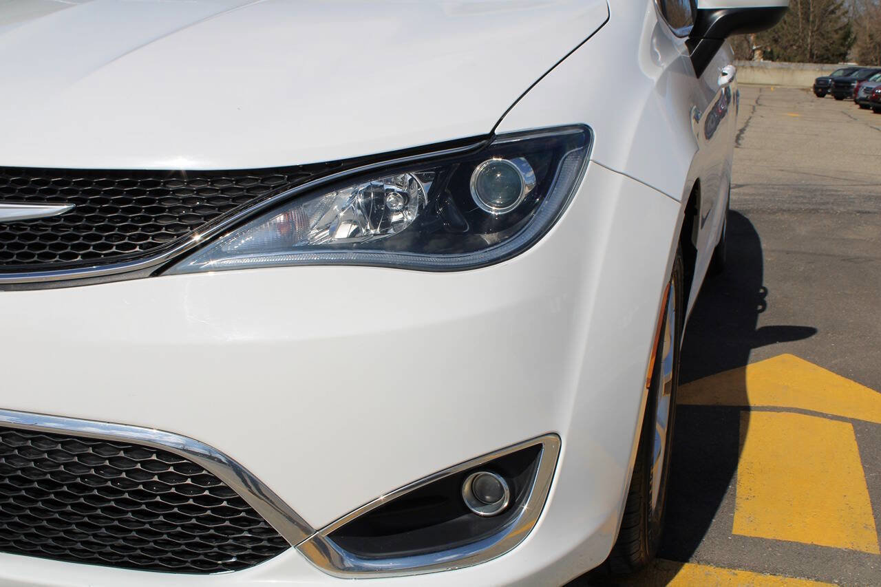 Used 2017 Chrysler Pacifica Touring Plus w/ Tire & Wheel Group image 17