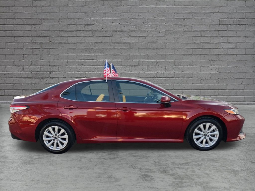 Used 2018 Toyota Camry LE FWD image 11