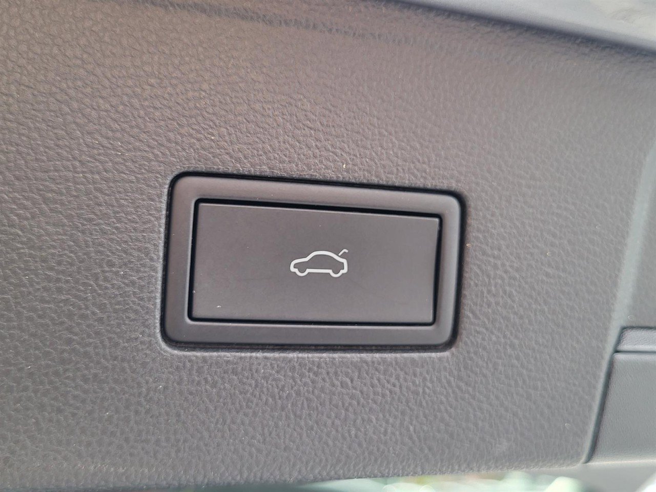 Used 2024 Volkswagen Atlas SE image 5