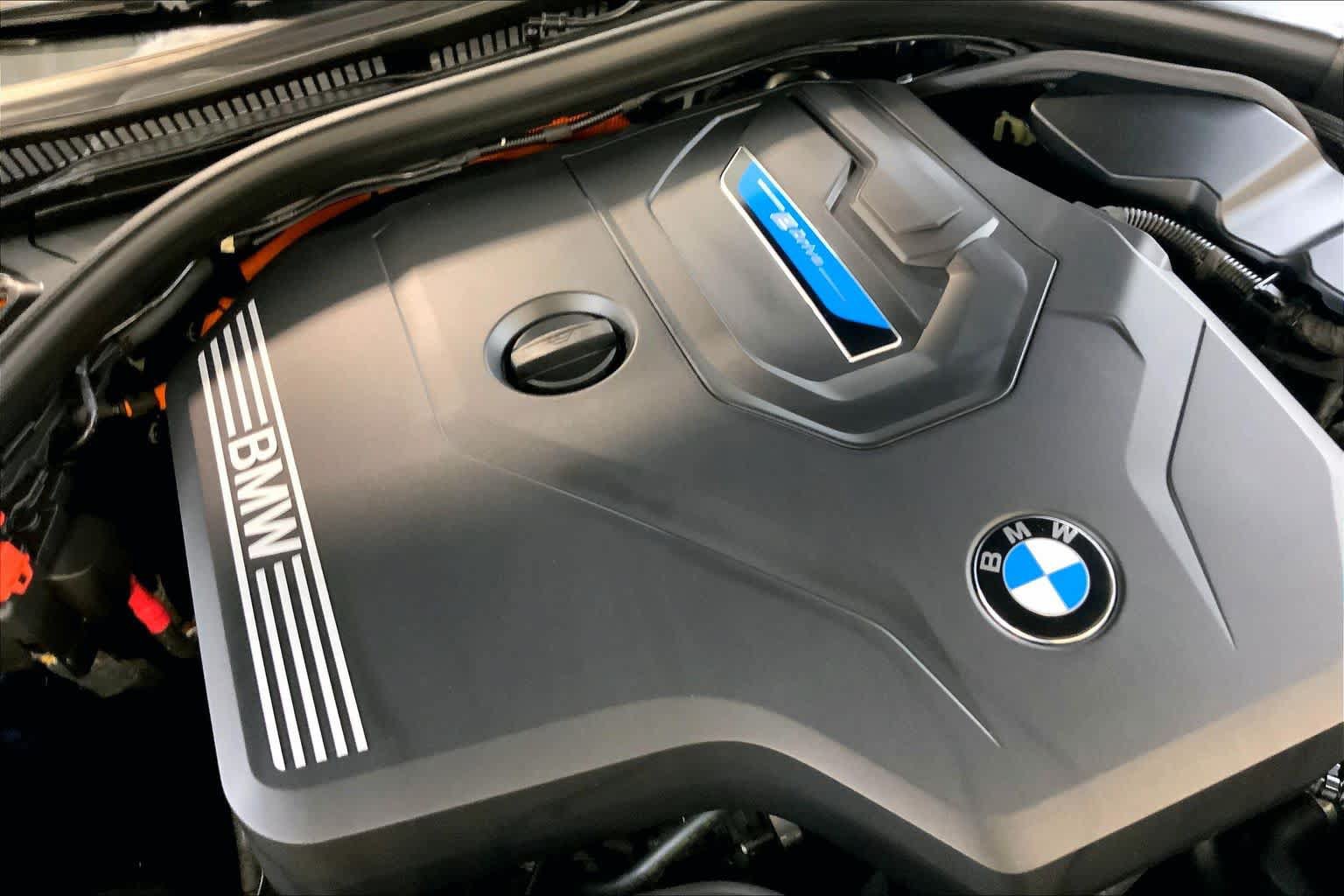 Certified 2023 BMW 330e xDrive w/ Premium Package AWD/4WD image 31