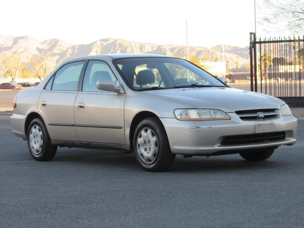 Used 2000 Honda Accord LX image 2