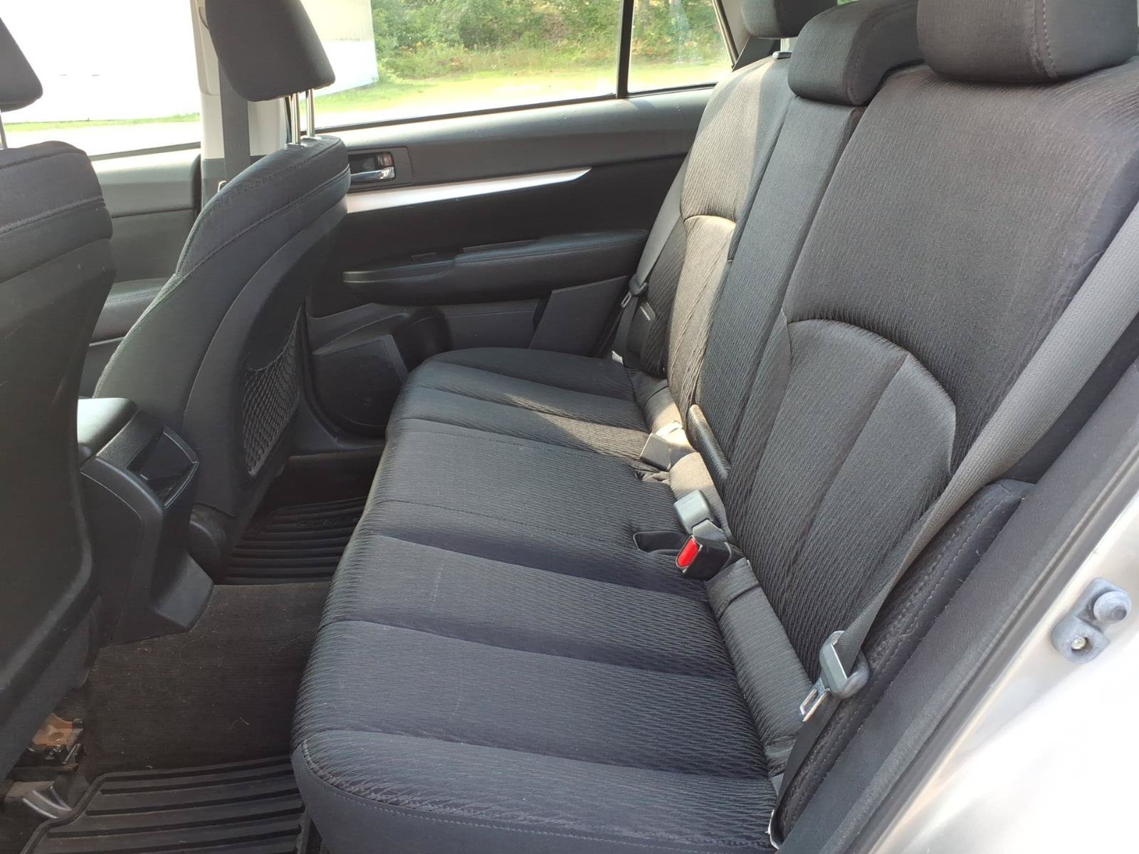 Used 2011 Subaru Outback 2.5i AWD/4WD image 9