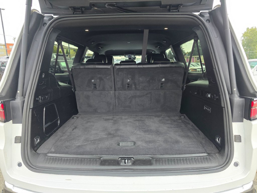 Used 2024 Jeep Wagoneer L Series II w/ Flexible Seating Group AWD/4WD image 15