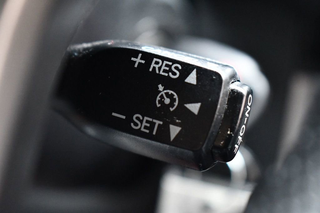 Used 2017 Toyota Tacoma TRD Sport image 31