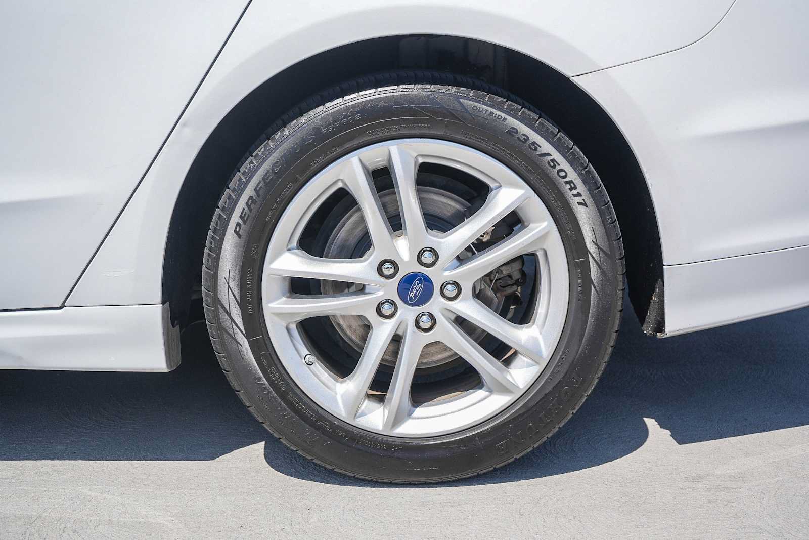 Used 2018 Ford Fusion SE w/ Fusion SE Technology Package FWD image 10