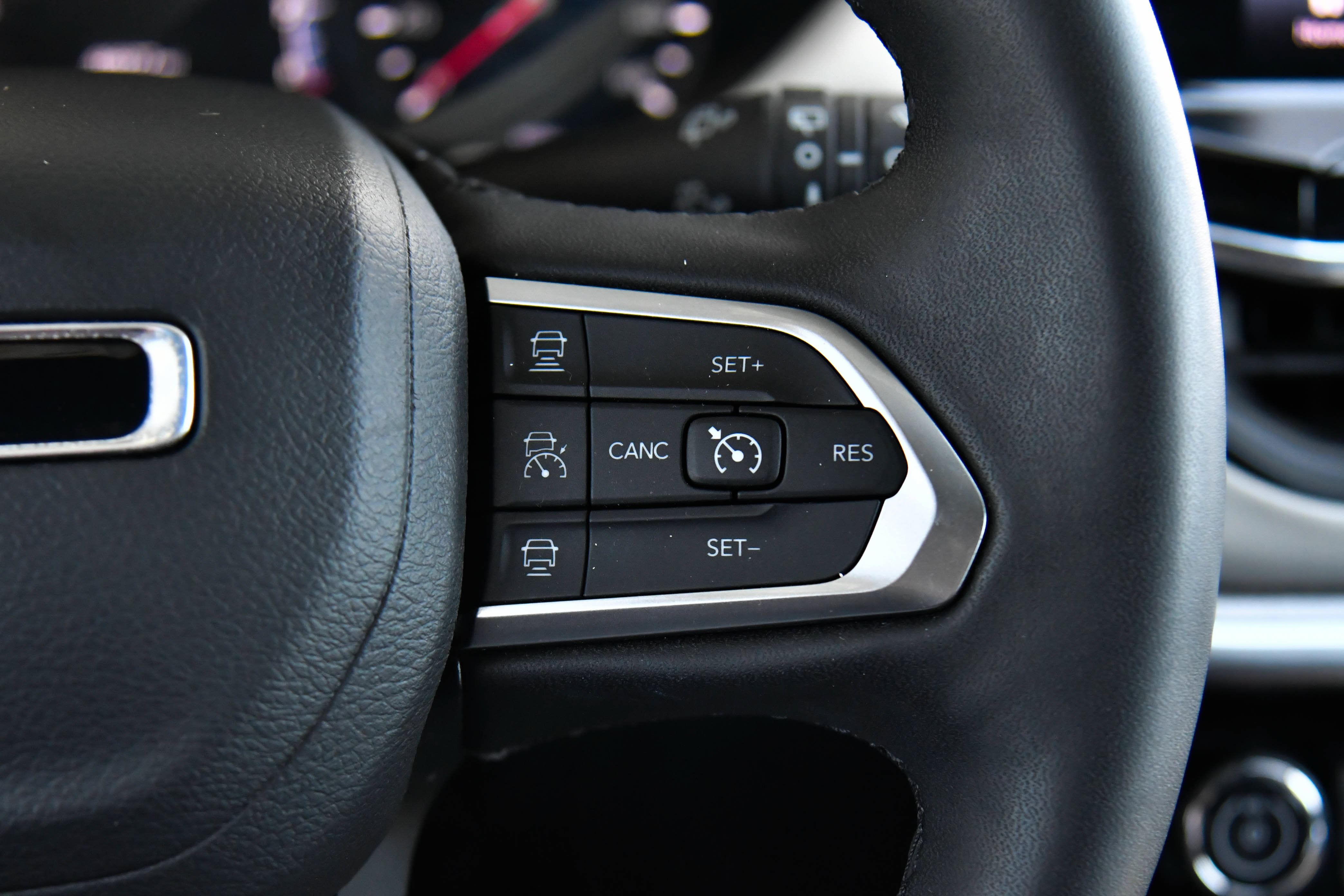 Used 2025 Jeep Compass Limited AWD/4WD image 35