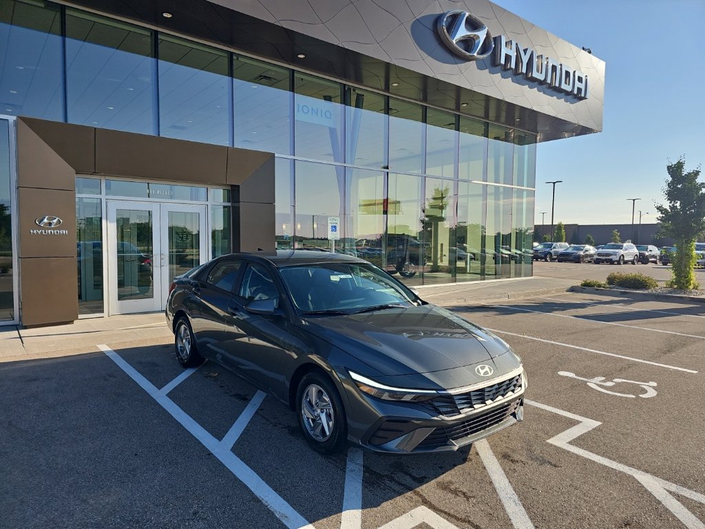 New 2026 Hyundai Elantra SE FWD image 7