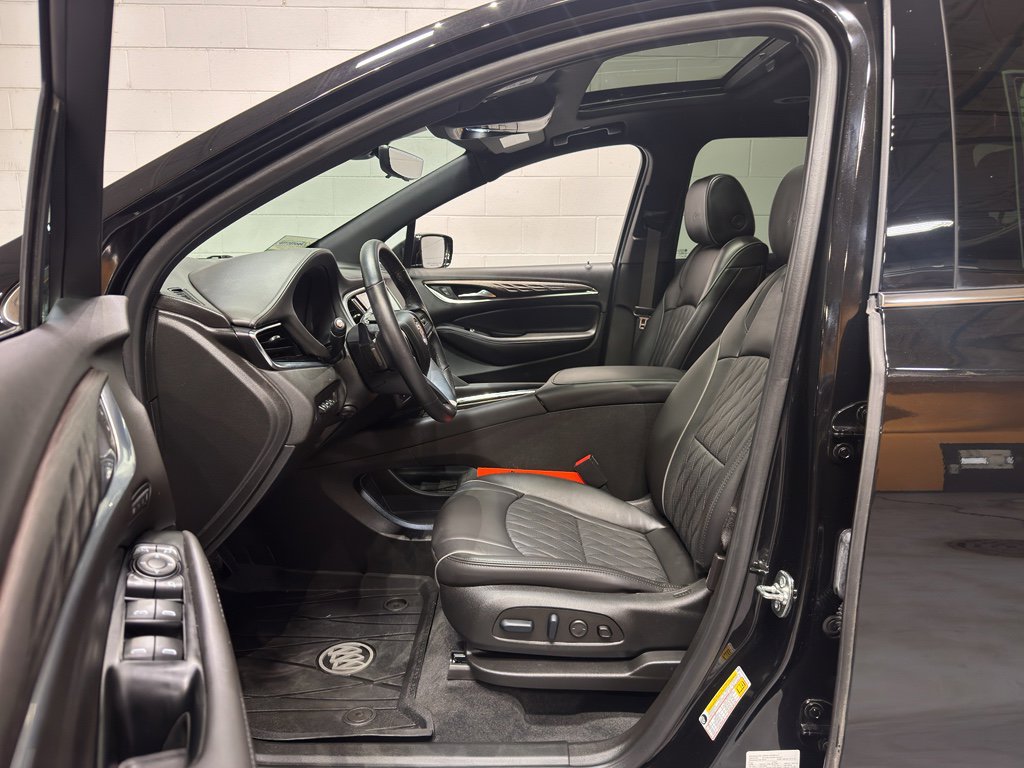 Used 2024 Buick Enclave Avenir w/ Avenir Technology Package image 19